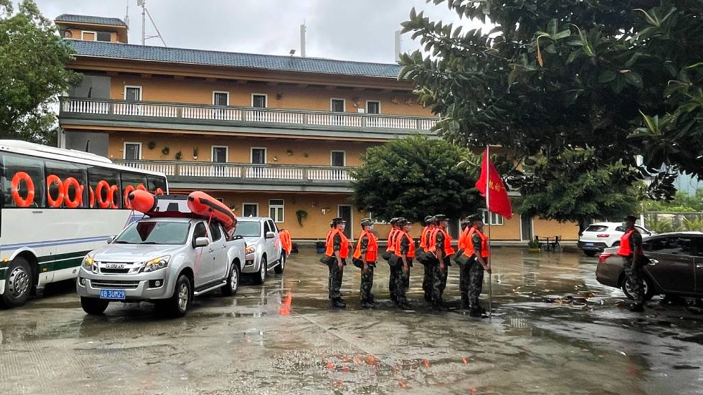 溫暖且堅定，致敬暴雨中的“守護(hù)”色！