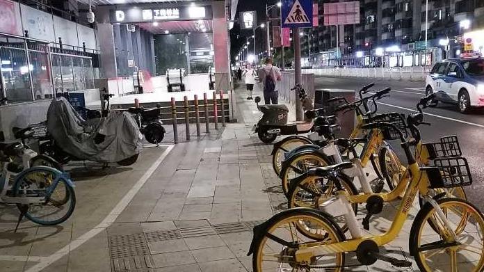 深圳地鐵口規(guī)劃停車位影響通行？將加強(qiáng)巡查整改